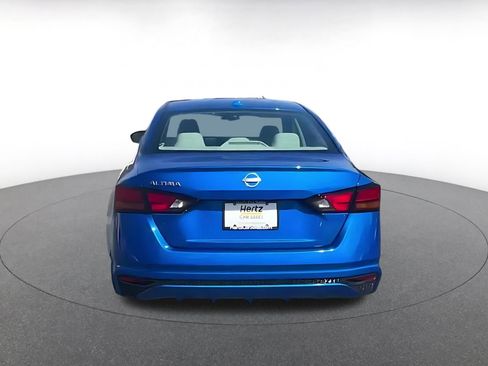 Used 2025 Nissan Altima 2.5 SV image 11