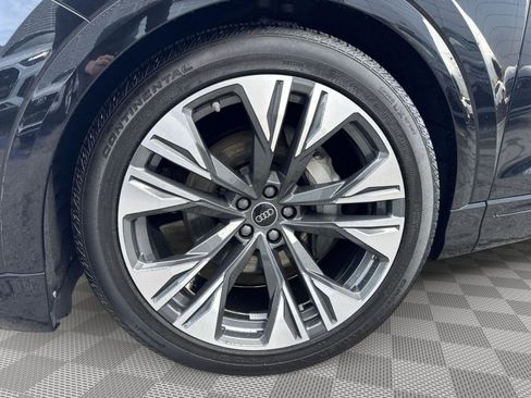 Certified 2025 Audi Q8 Prestige w/ Prestige Package image 10