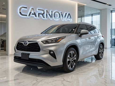 Used 2020 Toyota Highlander XLE FWD image 2