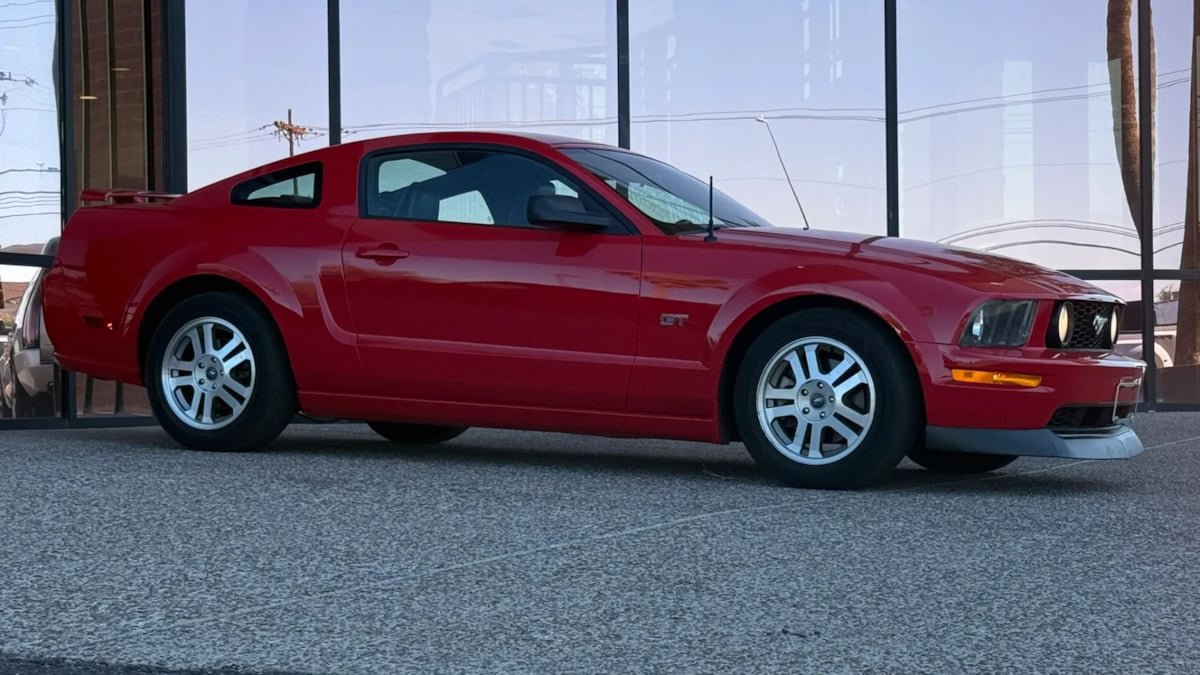 Used 2005 Ford Mustang GT Premium RWD image 16