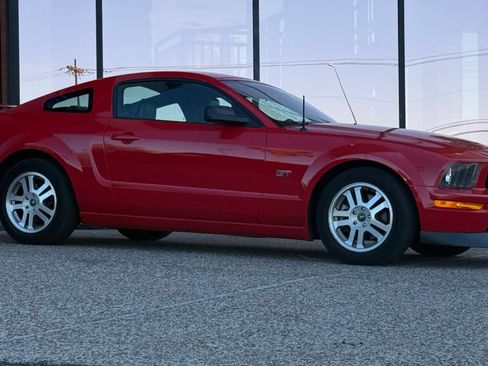 Used 2005 Ford Mustang GT Premium RWD image 16