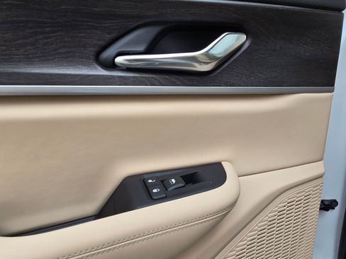 New 2025 Jeep Grand Cherokee L Limited w/ Black Appearance Package image 22