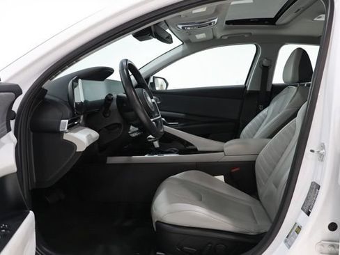 Used 2024 Hyundai Elantra Limited FWD image 15