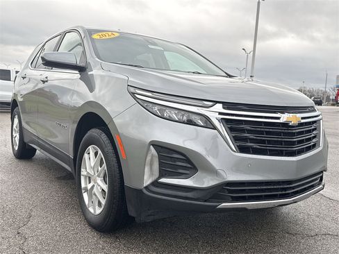 Used 2024 Chevrolet Equinox LT image 2