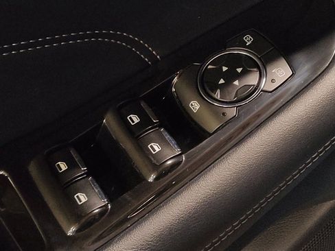 Used 2018 Ford Edge Titanium w/ Equipment Group 302A FWD image 27