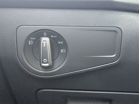 Used 2020 Volkswagen Tiguan SEL image 23