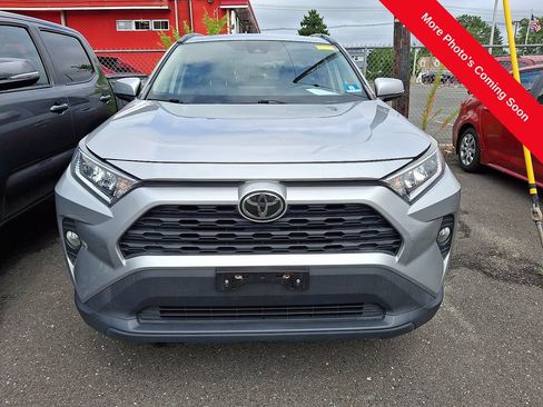 Used 2020 Toyota RAV4 XLE FWD image 2