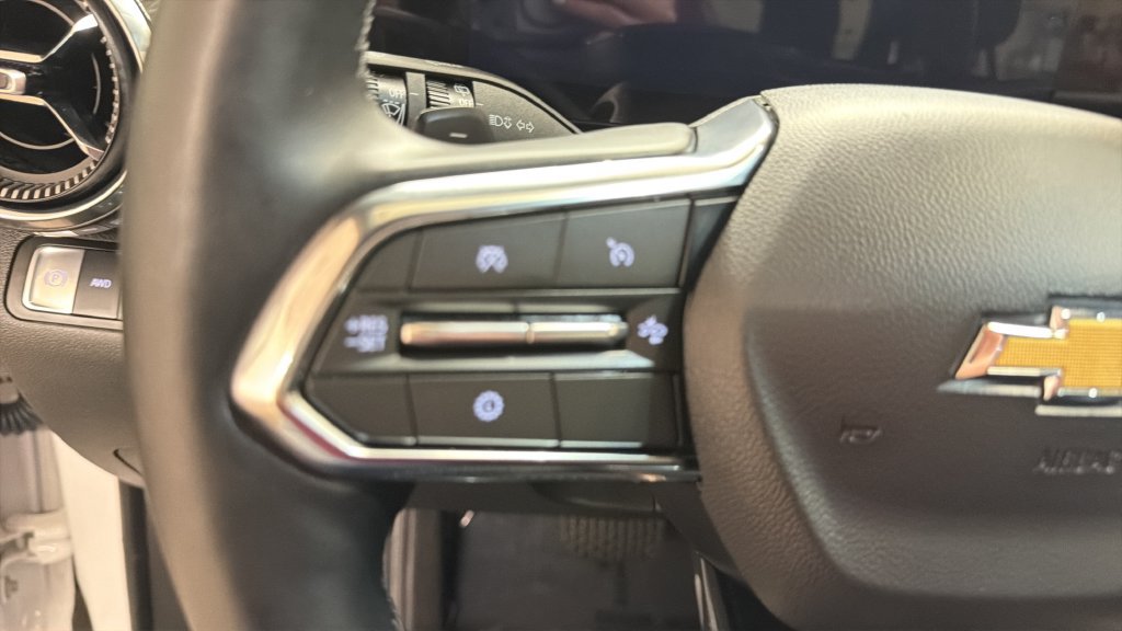 Used 2026 Chevrolet Equinox LT AWD/4WD image 18