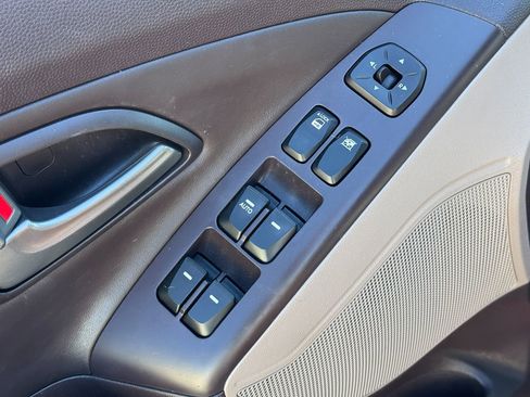 Used 2015 Hyundai Tucson SE image 29