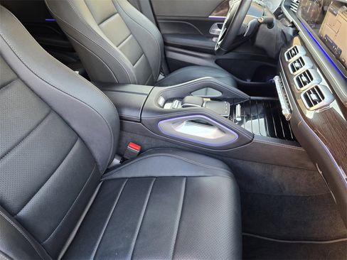 Used 2025 Mercedes-Benz GLS 450 4MATIC image 11