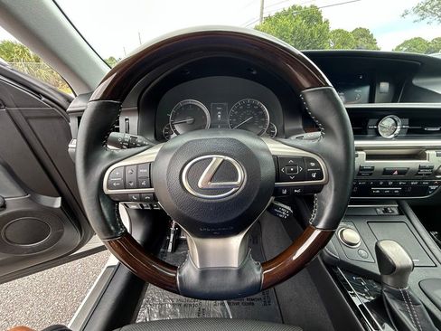 Used 2017 Lexus ES 350 w/ Premium Package FWD image 15