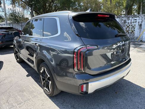Used 2024 Kia Telluride EX w/ EX Captain's Chair Package FWD image 7