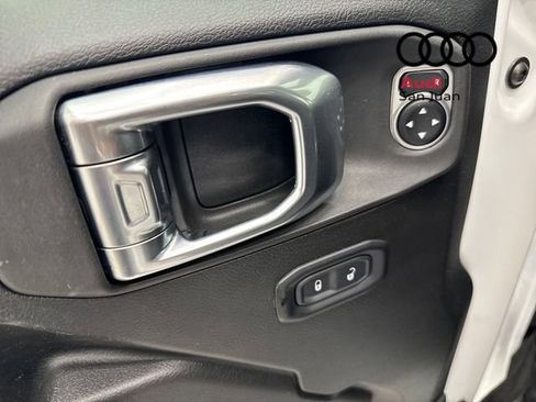 Used 2025 Jeep Wrangler Unlimited Rubicon image 33