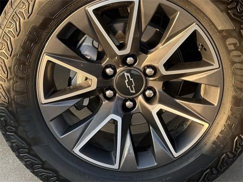 Certified 2023 Chevrolet Tahoe Z71 w/ Luxury Package image 9