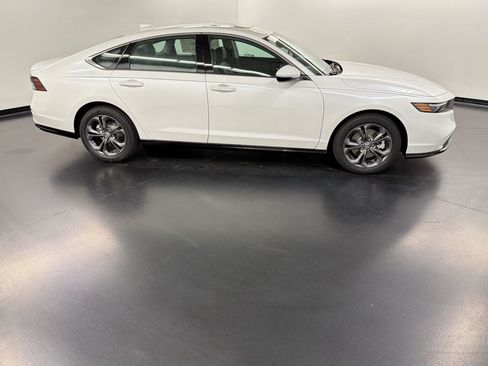 New 2026 Honda Accord EX-L image 8