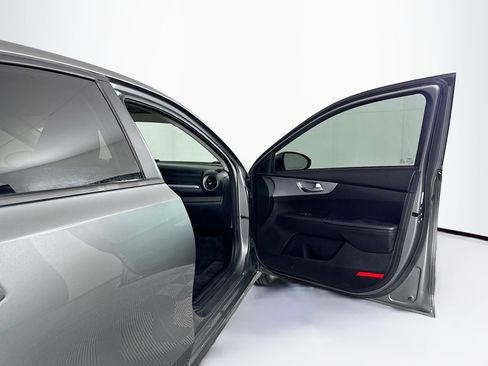 Used 2022 Kia Forte LXS FWD image 29