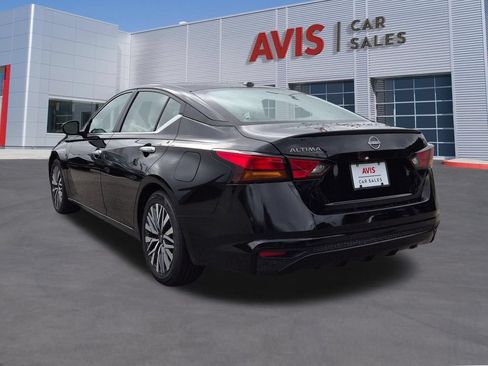 Used 2025 Nissan Altima 2.5 SV FWD image 9