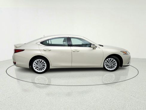 Used 2019 Lexus ES 300h w/ Accessory Package 2 FWD image 7