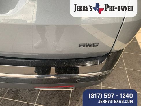 Used 2023 Chevrolet Traverse Premier w/ Redline Edition AWD/4WD image 5