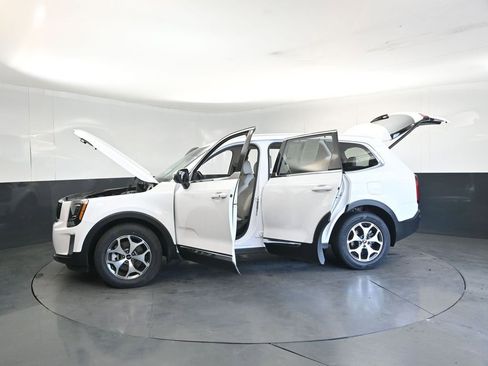 Used 2022 Kia Telluride EX image 30