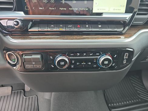 Used 2026 GMC Sierra 1500 SLE AWD/4WD image 31
