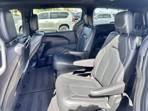 Used 2021 Chrysler Pacifica Touring-L w/ Uconnect Theater Family Group image 13