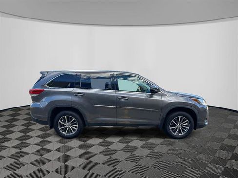 Used 2019 Toyota Highlander XLE image 4