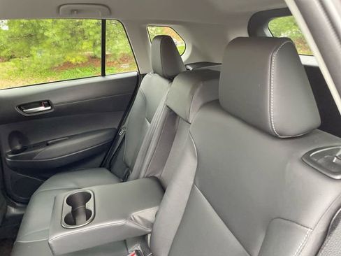 Used 2025 Toyota Corolla Cross XLE image 12