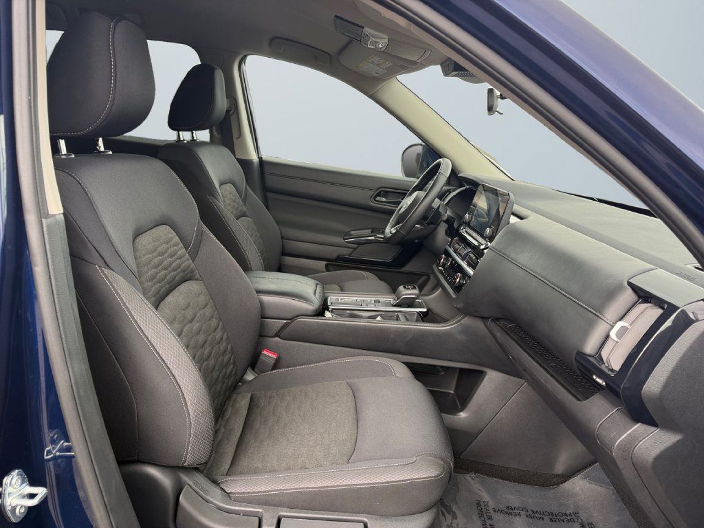Used 2025 Nissan Pathfinder SV FWD image 15
