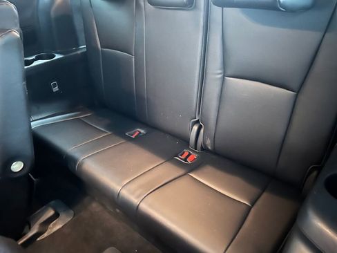 Used 2023 Toyota Highlander XLE image 7