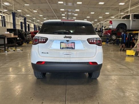 New 2025 Jeep Compass Latitude w/ Sun & Sound Group image 8