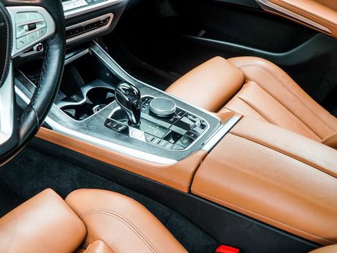 Used 2022 BMW X7 xDrive40i w/ Premium Package image 16