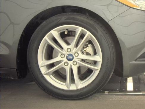 Used 2018 Ford Fusion SE image 17