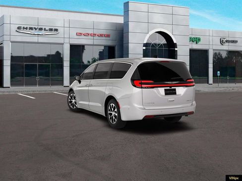 New 2026 Chrysler Pacifica Limited image 5