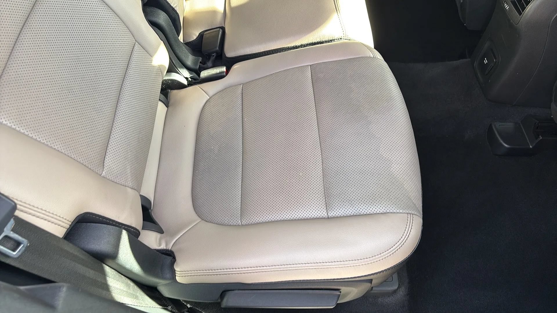 Used 2020 Ford Escape Titanium AWD/4WD image 34