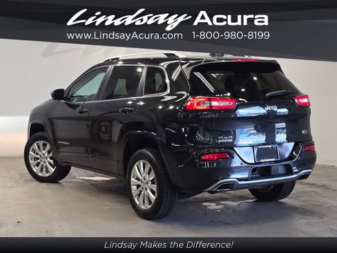 Used 2016 Jeep Cherokee Overland w/ Technology Group AWD/4WD image 4