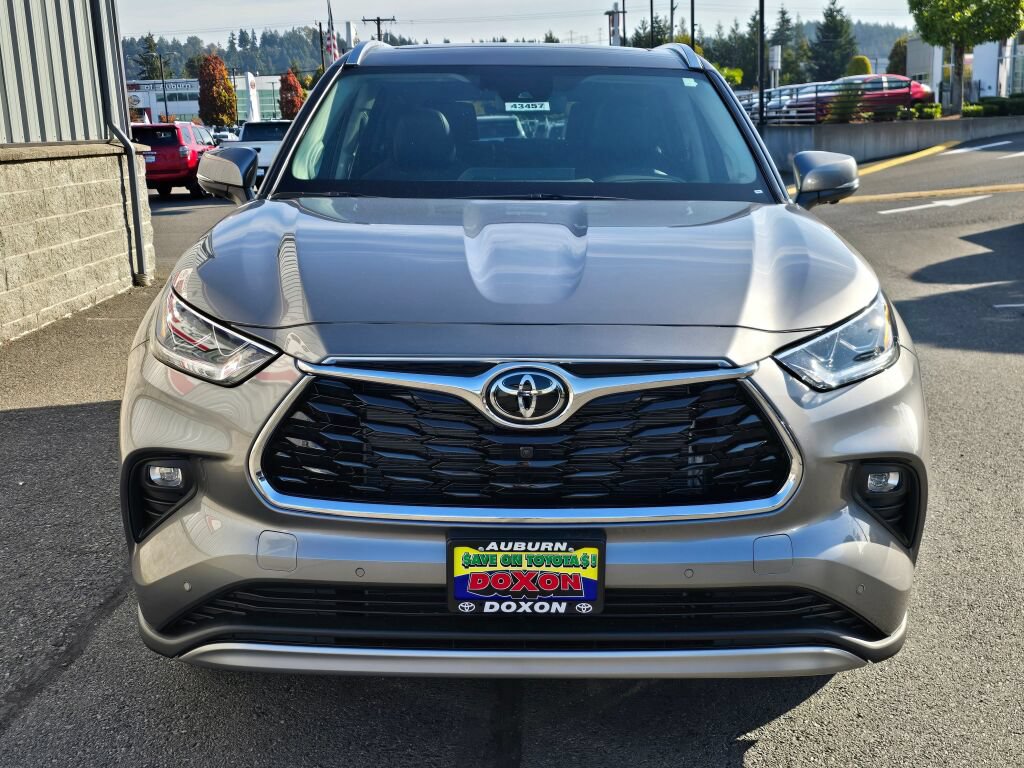 New 2026 Toyota Highlander Platinum AWD/4WD image 3