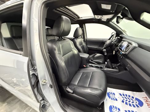 Used 2020 Toyota Tacoma SR5 AWD/4WD image 20