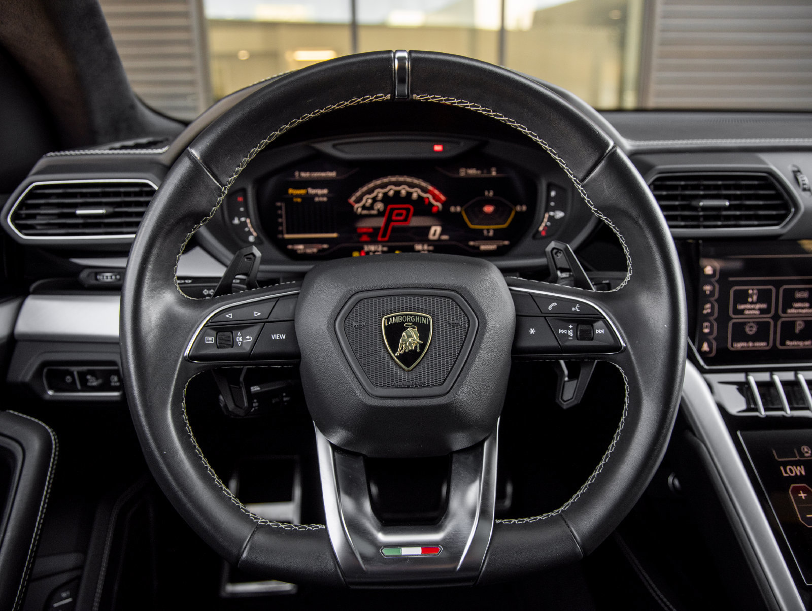 Used 2021 Lamborghini Urus AWD/4WD image 29