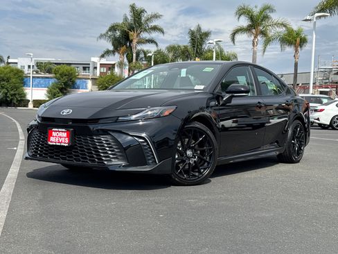 Used 2026 Toyota Camry SE w/ Convenience Package FWD image 2