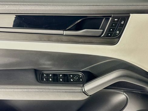 Certified 2025 Porsche Cayenne GTS AWD/4WD image 11