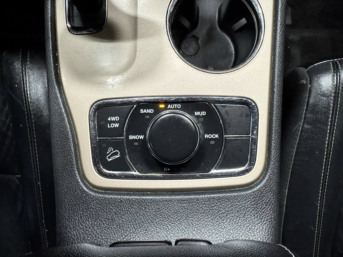 Used 2015 Jeep Grand Cherokee Limited AWD/4WD image 36