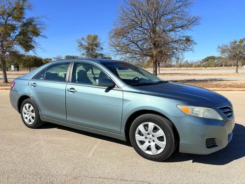 Used 2010 Toyota Camry LE image 46