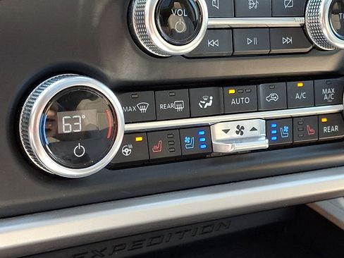 Used 2024 Ford Expedition Max Limited AWD/4WD image 27