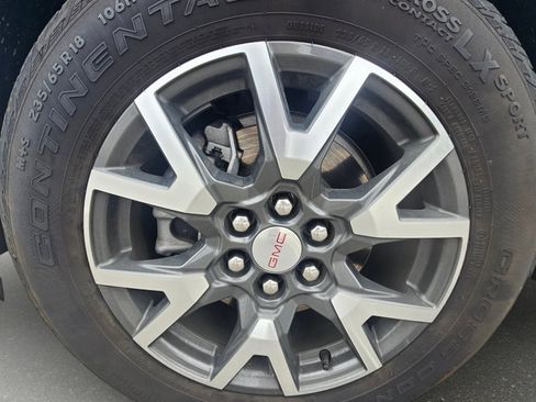 Used 2023 GMC Acadia SLE image 10