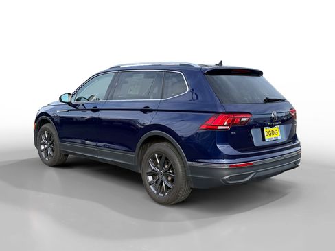 Certified 2022 Volkswagen Tiguan SE image 3