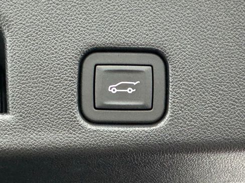 Used 2025 GMC Acadia Elevation image 10