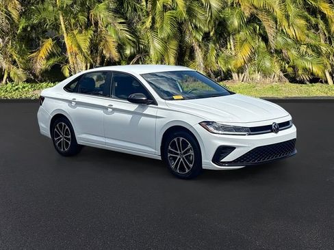 Used 2025 Volkswagen Jetta Sport FWD image 2