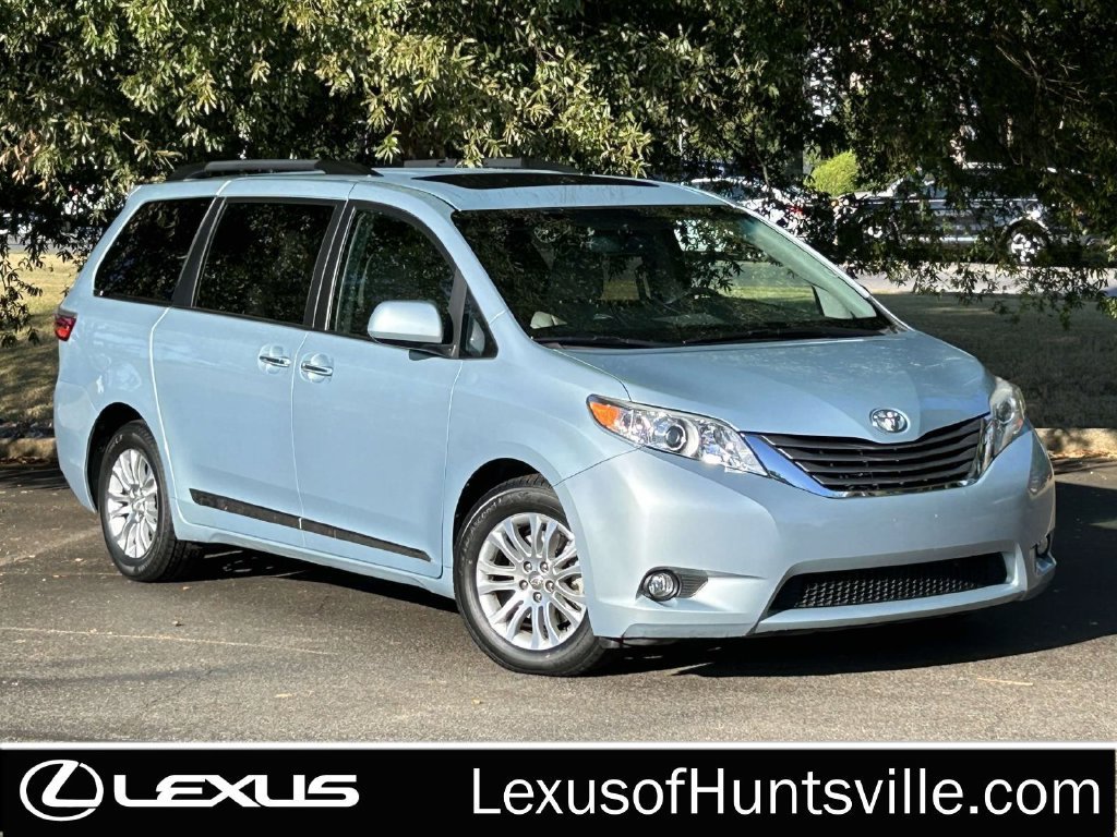 Used 2016 Toyota Sienna XLE Premium FWD image 1