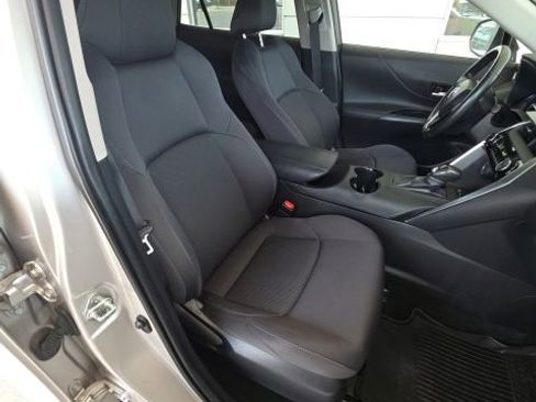 Used 2024 Toyota Venza LE AWD/4WD image 22